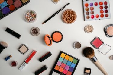 5 Shockingly Easy Ways to Save Money on Makeup