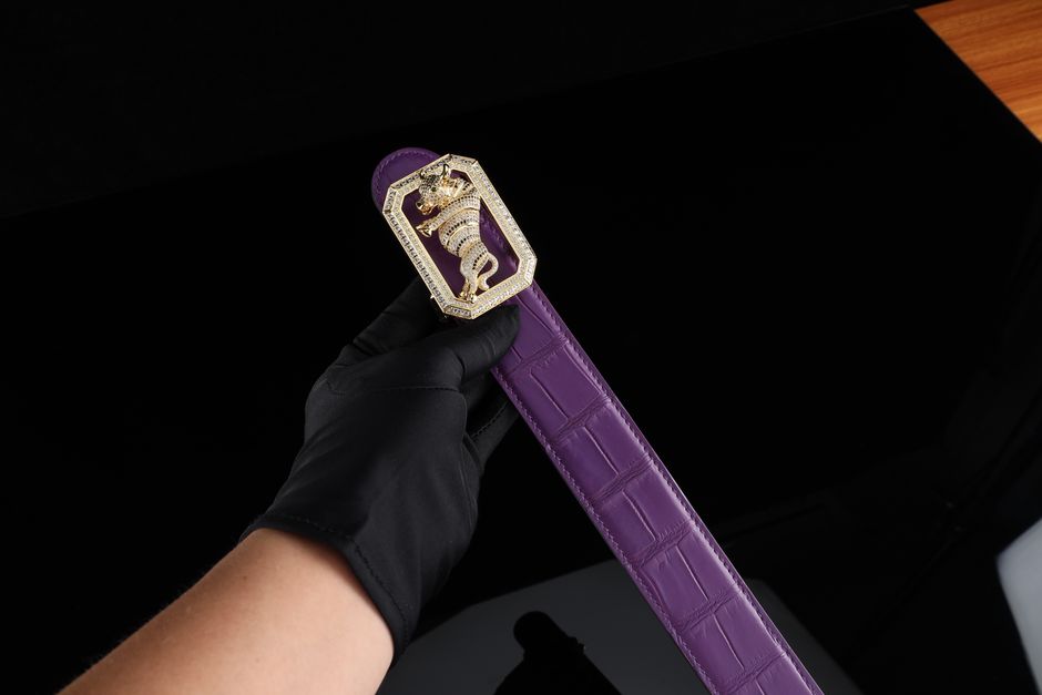 Elegant purple leather belt with gold tiger buckle. Perfect for luxury fashion and gifting.