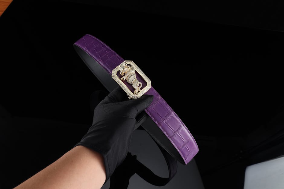Elegant purple leather belt with a lion buckle, perfect for fashion accessories.