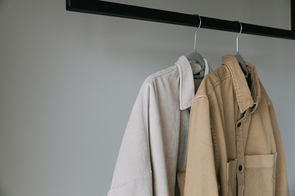 Work Outfit Basics: 7 Core Pieces for a Professional Capsule Wardrobe